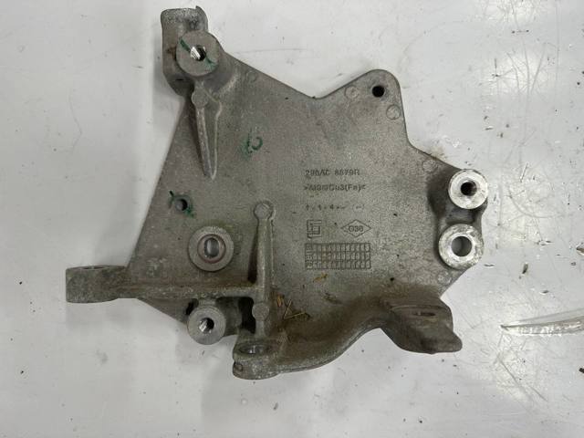 Кронштейн подушки (опоры) двигателя, верхней 296A68579R RENAULT