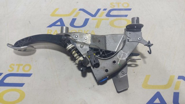 Педаль сцепления 465030077R RENAULT