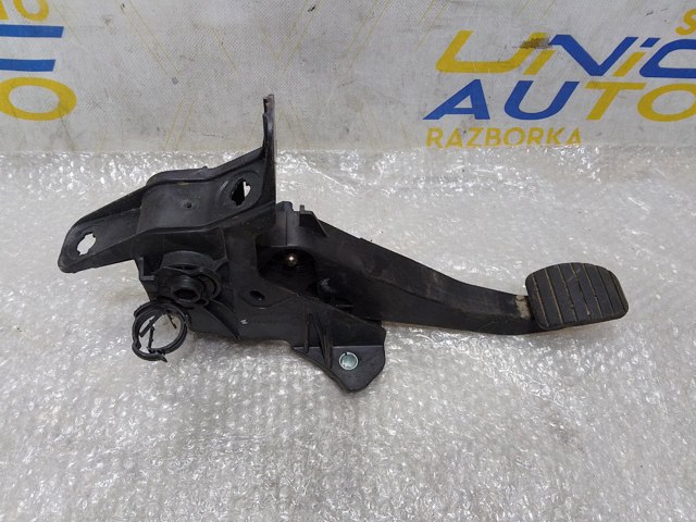 Педаль сцепления 465038135R RENAULT