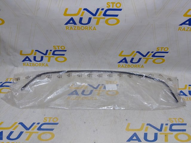 620722558R RENAULT Молдинг решетки бампера переднего купить в Запорожье