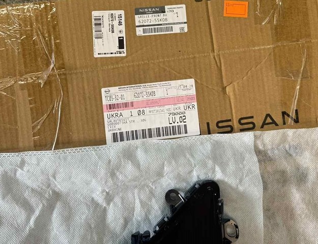 620725SK0B NISSAN Решетка радиатора купить в Полтава