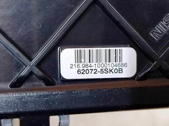 NISSAN 620725SK0B Решетка радиатора в наличии Ровно