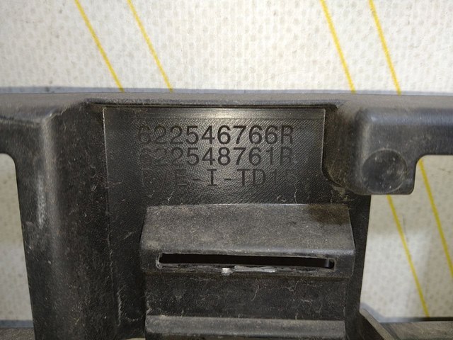 Решетка переднего бампера, центральная 622548761R RENAULT