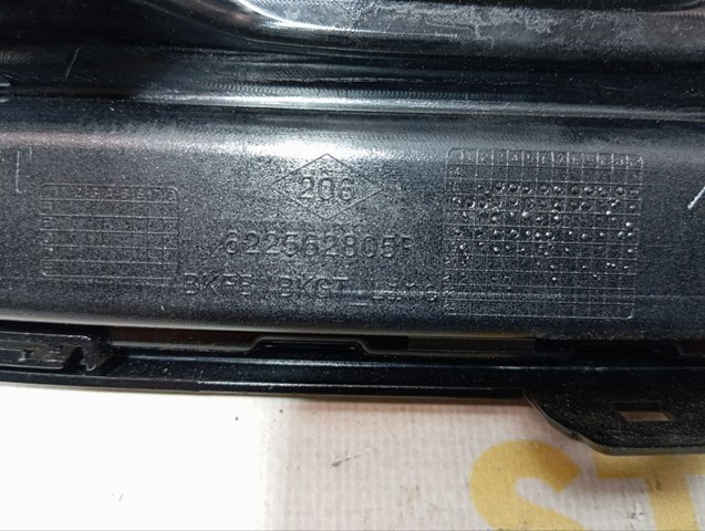 622562805R RENAULT Решетка радиатора купить в Кривой Рог