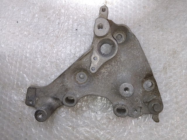 Кронштейн подушки (опоры) двигателя, левой 648606762R RENAULT