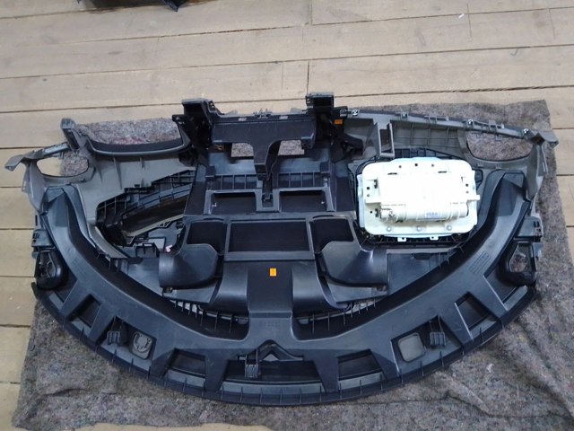 681008681R RENAULT Торпедо купить в Винница