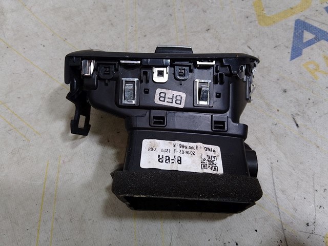 687600666R RENAULT Решетка вентиляции салона на "торпедо" правая купить в Украина