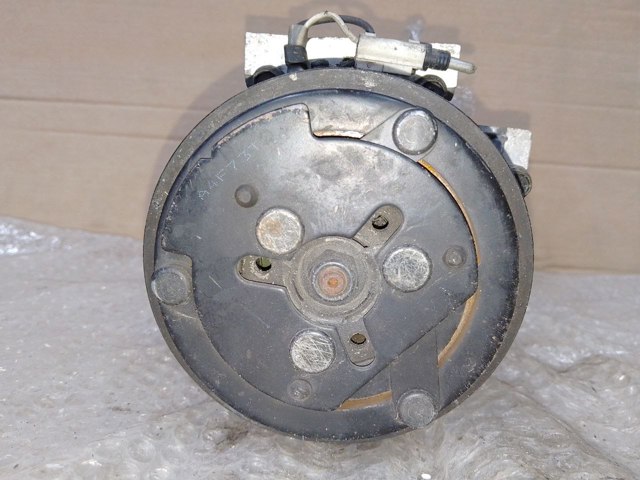 Насос кондиционера 7700875489 RENAULT