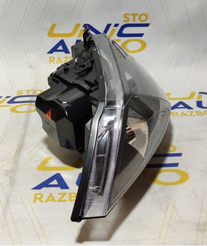 Вставка фары правой 7701064022 RENAULT