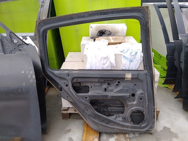 Дверь пассажирская задняя левая 7751472475 RENAULT