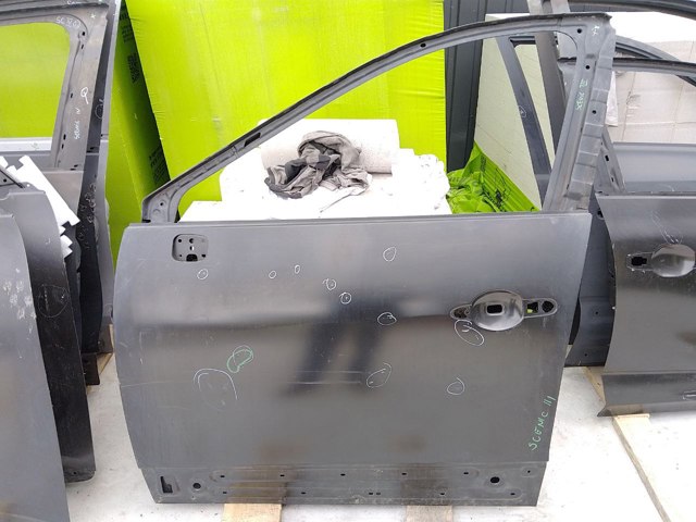 Передняя левая дверь 801014845R RENAULT