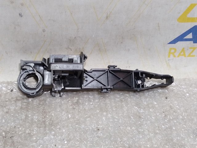 RENAULT 806064414R Держатель наружной ручки задней распашной двери правой в наличии Кривой Рог