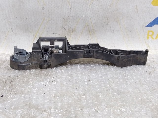 806064414R RENAULT Держатель наружной ручки задней распашной двери правой купить в Черновцы