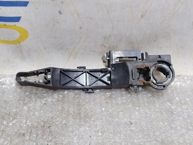 Держатель наружной ручки задней распашной двери, правой 806064414R RENAULT