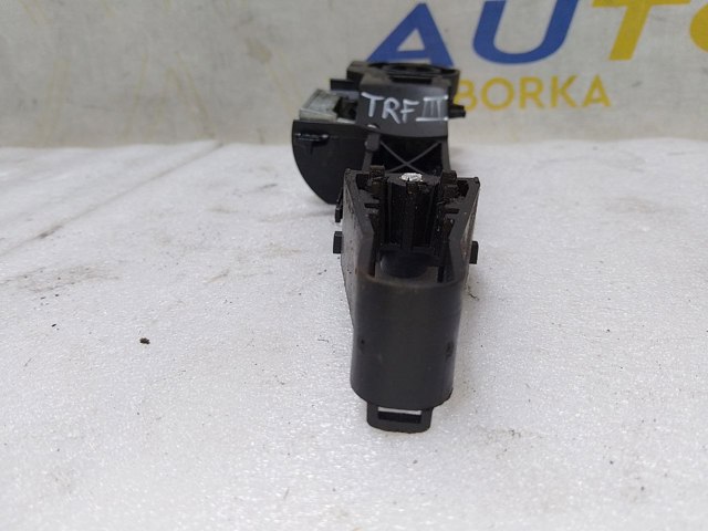 RENAULT 806067794R Держатель наружной ручки задней распашной двери правой в наличии Киев