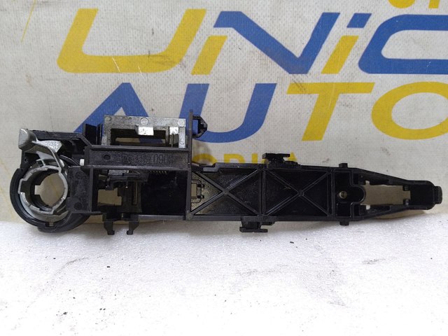 RENAULT 806067794R Держатель наружной ручки задней распашной двери правой в наличии Ровно