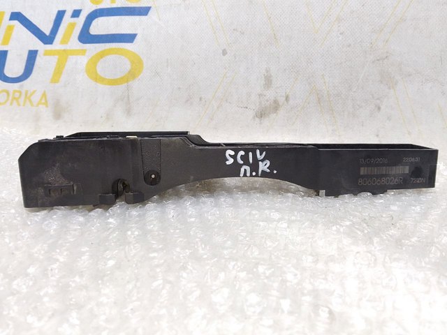 RENAULT 806068026R Держатель наружной ручки двери правых дверей в наличии Винница