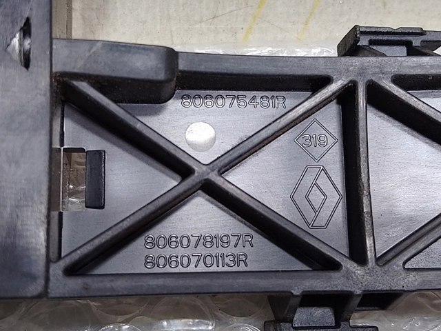 RENAULT 806078197R Держатель наружной ручки двери задней левой в наличии Украина