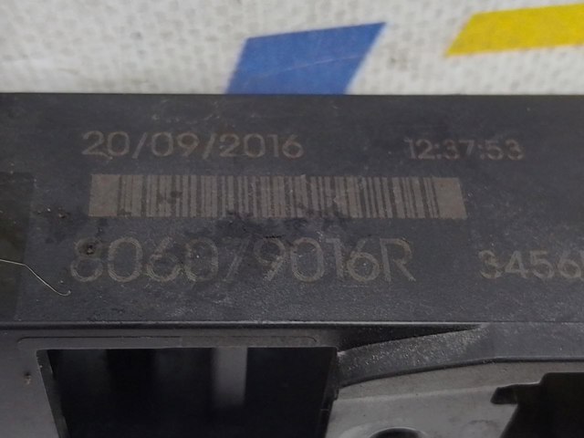 806079016R Держатель наружной ручки двери левых дверей купить Днепр