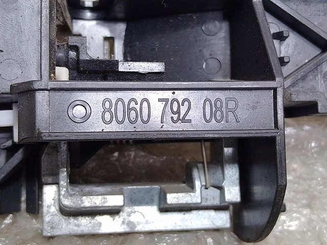806079208R Держатель наружной ручки двери передней левой купить Черкассы