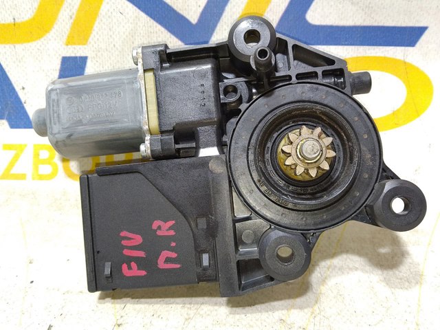 RENAULT 807301111R Мотор стеклоподъемника двери передней правой в наличии Львов