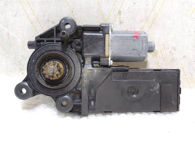 Мотор стеклоподъемника двери передней, левой 807310699R RENAULT