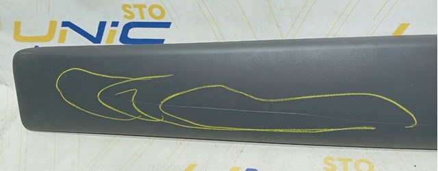 Накладка передней правой двери 8200036086 RENAULT