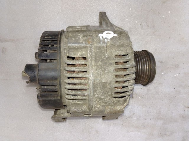 Автомобильный генератор 8200064685 RENAULT