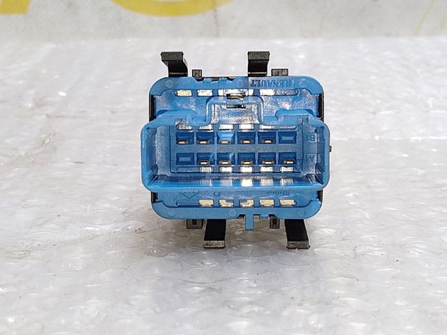 RENAULT 8200108269 Кнопочный блок управления стеклоподъемником передний левый в наличии Черкассы