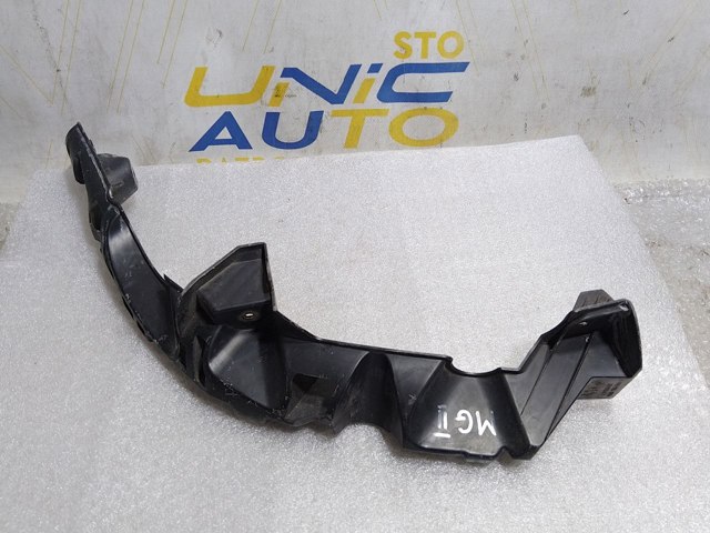 Левый кронштейн переднего бампера 8200114673 RENAULT