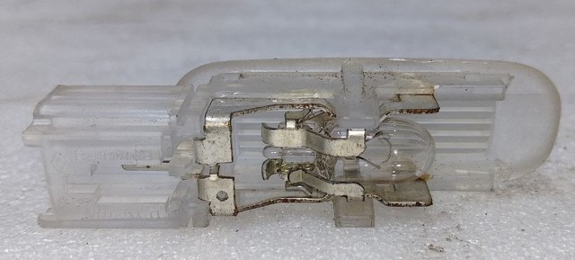 Лампа подсветки в двери 8200120715 RENAULT