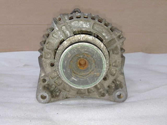 Автомобильный генератор 8200122976 RENAULT
