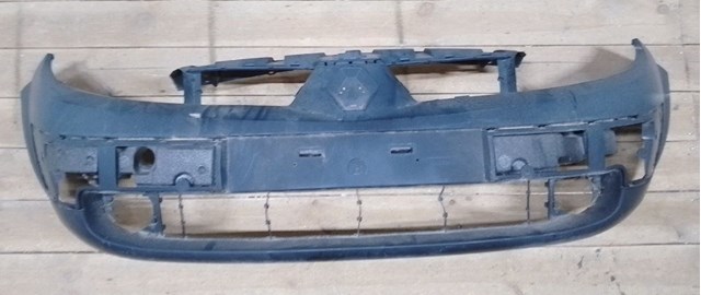 Бампер передний 8200139528 RENAULT