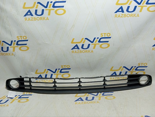 Решетка на бампер 8200140331 RENAULT