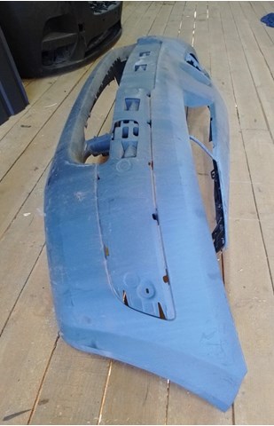 Бампер передний 8200142001 RENAULT