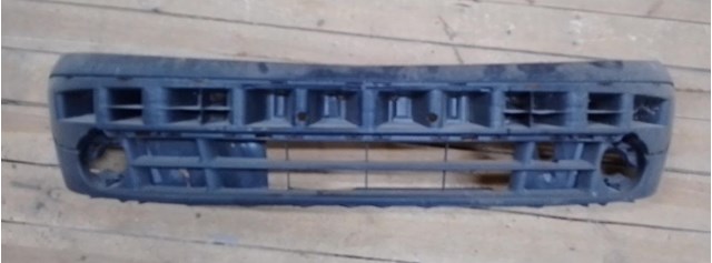Передний бампер 8200152587 RENAULT