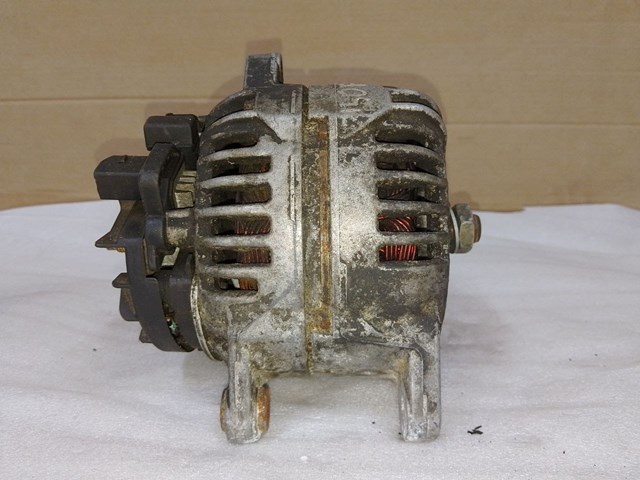 Автомобильный генератор 8200262462 RENAULT