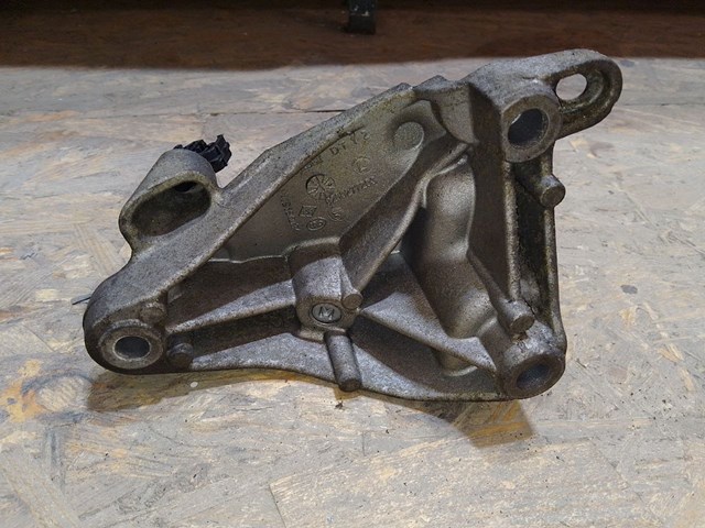 8200277203 RENAULT Кронштейн подушки (опоры) двигателя левой купить в Черкассы