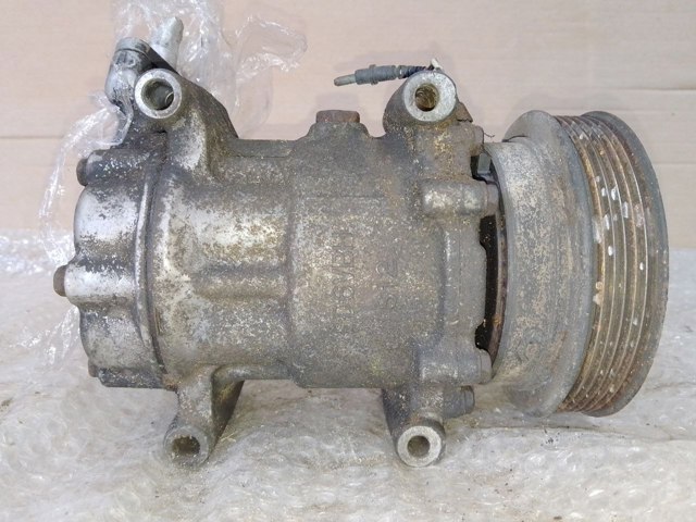 8200315744 RENAULT Компрессор кондиционера купить в Черновцы
