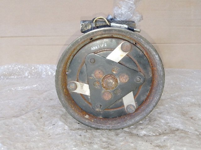 Компрессор кондиционера 8200365787 RENAULT