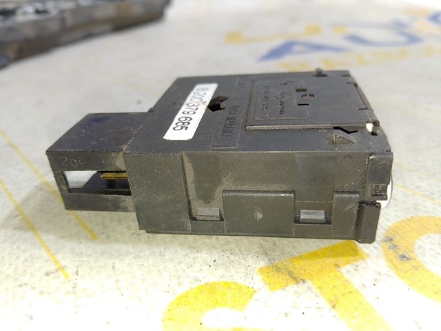 Кнопка корректора фар 8200379685 RENAULT