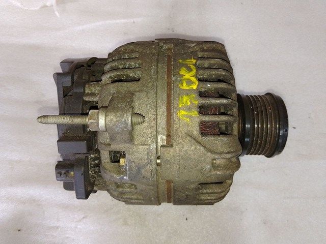 Автомобильный генератор 8200390675 RENAULT