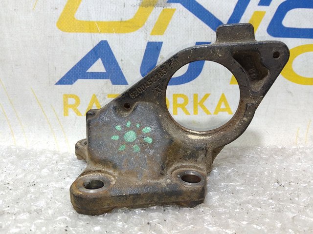 Опора подвесного подшипника передней полуоси 8200452283 RENAULT