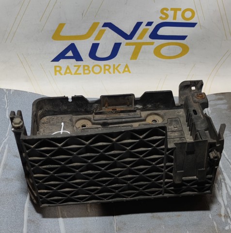 RENAULT 8200467409 Крепление (подставка) аккумулятора (АКБ) в наличии Хмельницкий