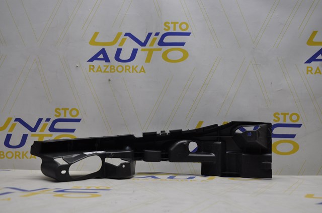 Кронштейн бампера переднего, правый 8200479718 RENAULT
