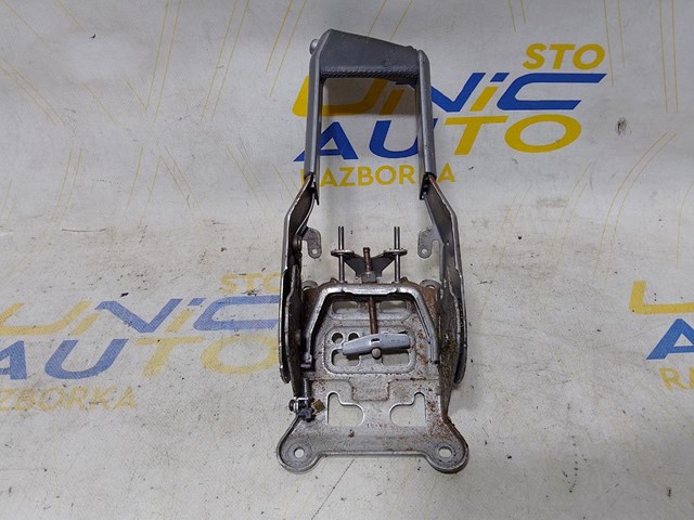 Рычаг стояночного тормоза 8200540725 RENAULT