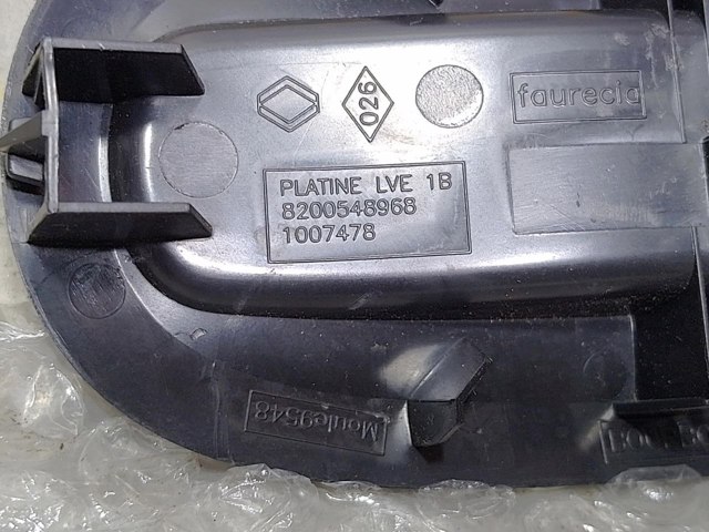 RENAULT 8200548968 Кнопочный блок управления стеклоподъемником передний правый в наличии Украина