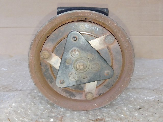 Насос кондиционера 8200600122 RENAULT