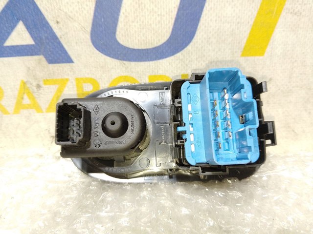 RENAULT 8200637849 Панель (накладка) блока управления стеклоподъемником передняя левая в наличии Тернополь