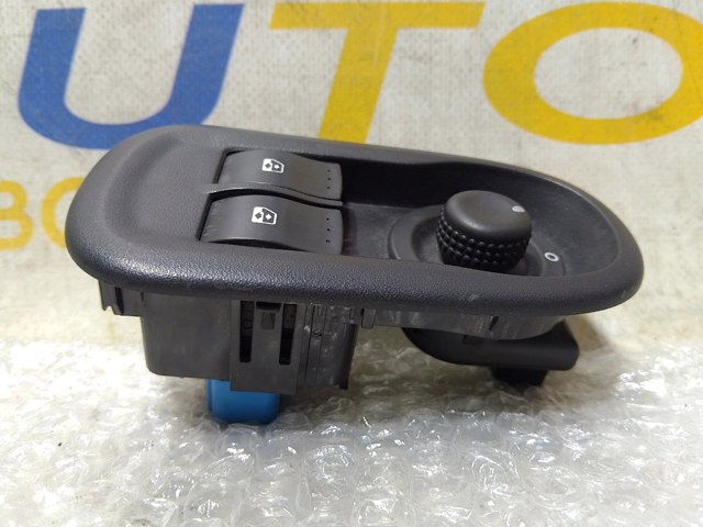 RENAULT 8200637849 Панель (накладка) блока управления стеклоподъемником передняя левая в наличии Львов